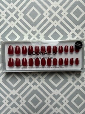 DOONAILS Reusable Soft Gel Press-On Nails in Deep Red